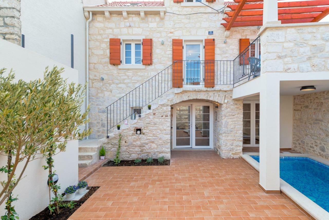 Holiday Home Rocca Supetar Bagian luar foto