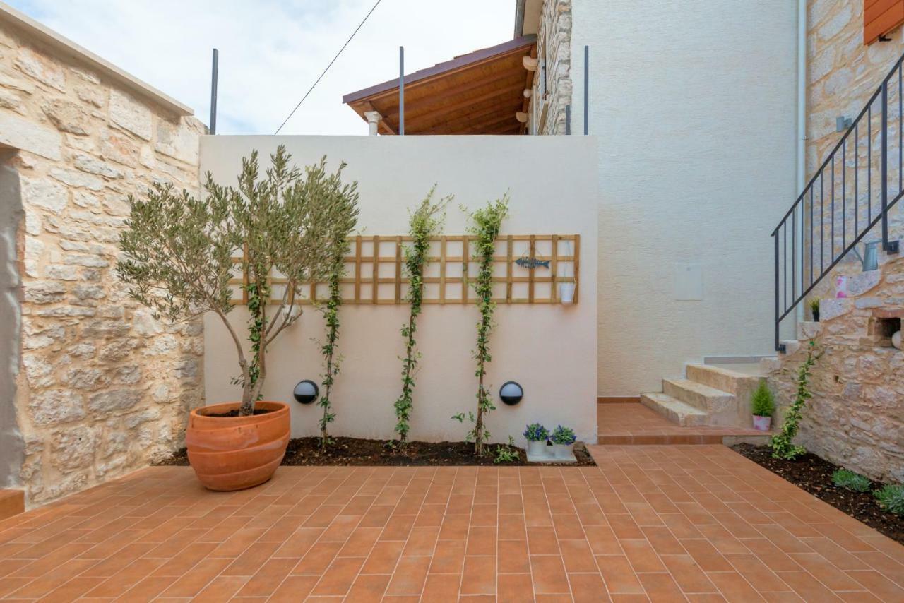 Holiday Home Rocca Supetar Bagian luar foto